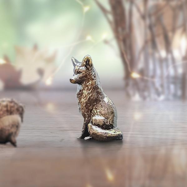 Butler & Peach Miniatures - Bronze Fox Sitting