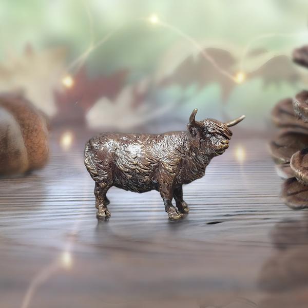 Butler & Peach Miniatures - Bronze Highland Cow