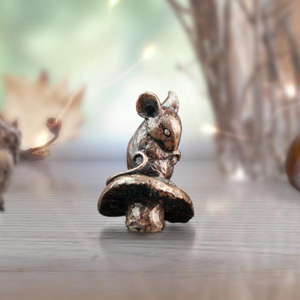 Butler & Peach Miniatures - Bronze Mouse on Toadstool