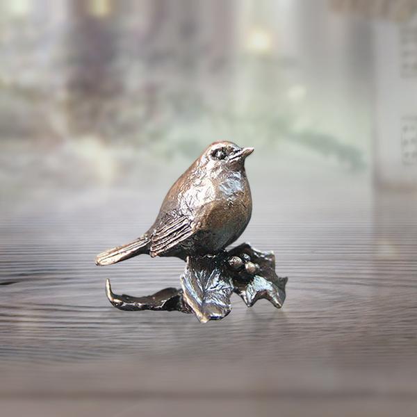 Butler & Peach Miniatures - Bronze Robin