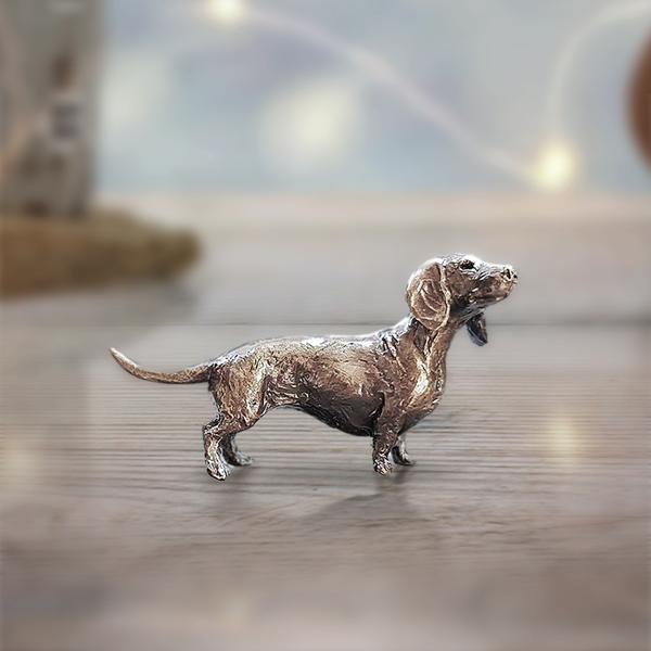 Butler & Peach Miniatures -Dachshund