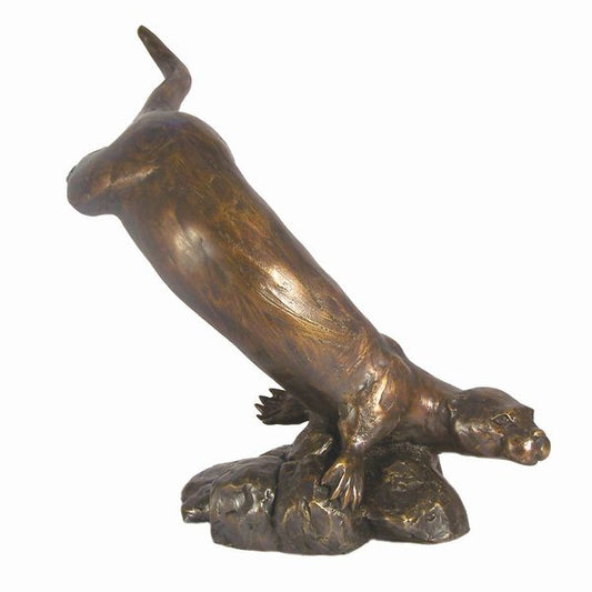 Otter Diving by Paul Jenkins (Frith Sculpture)