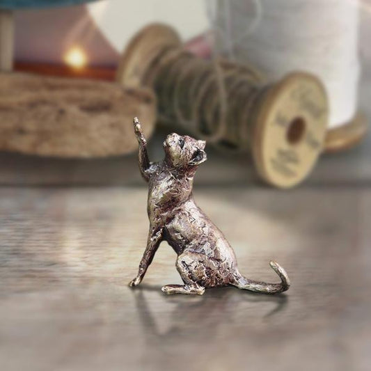 Butler & Peach Miniatures - Bronze Cat Sitting