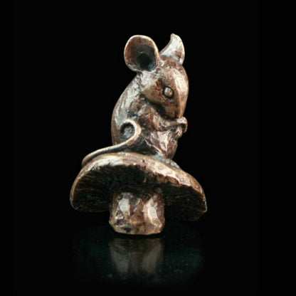 Butler & Peach Miniatures - Mouse on Toadstool