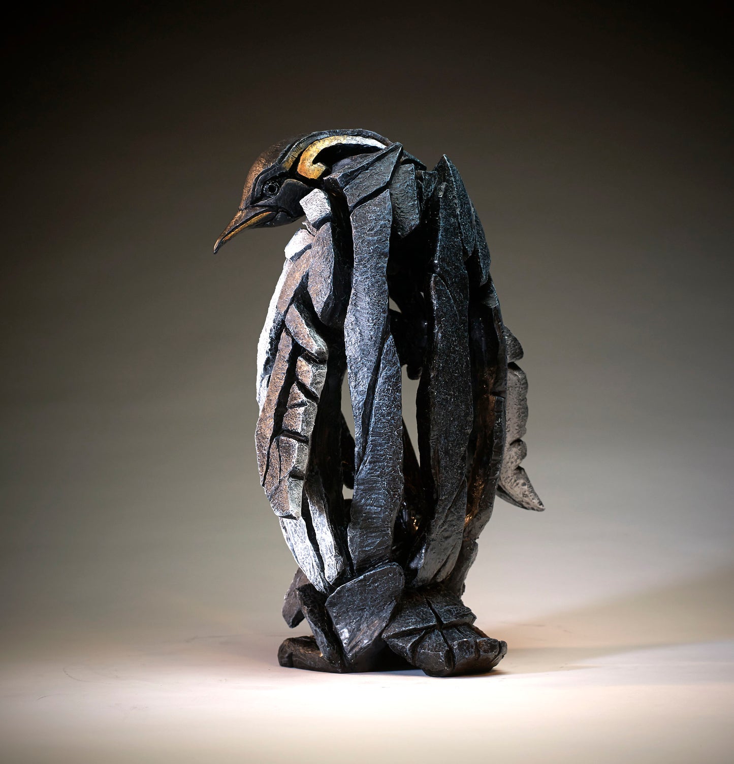 Edge Sculpture Penguin with baby chick by Matt Buckley